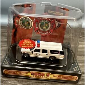 Code 3 Collectibles Las Vegas Fire Dept. Battalion #1 Chevrolet Suburban #12407